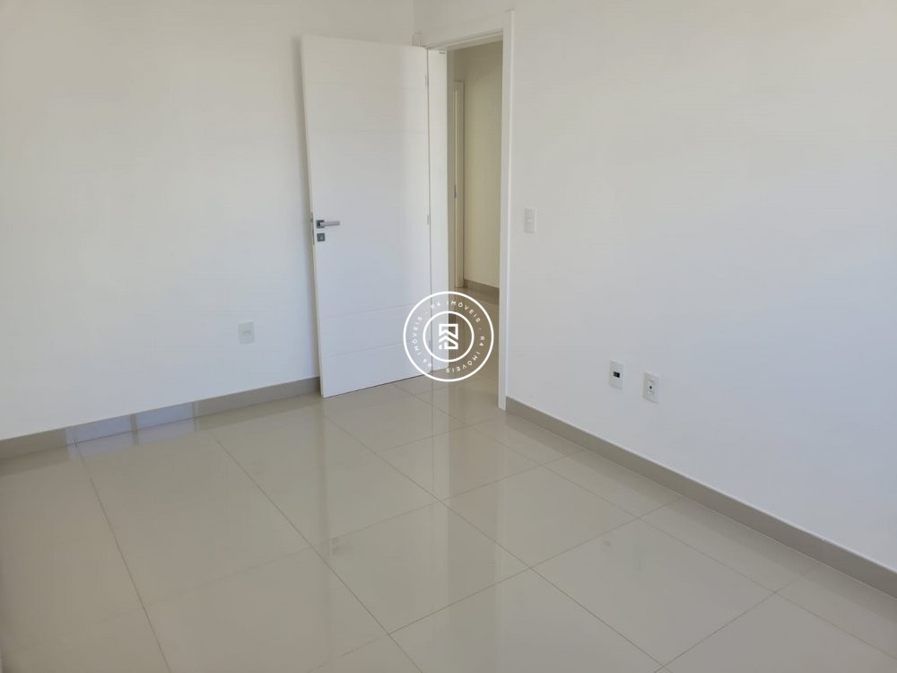 Apto 3 sutes na Meia Praia