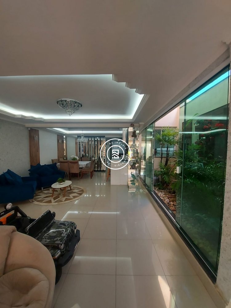 CASA COM 03 SUTES, MOBILIADA E DECORADA