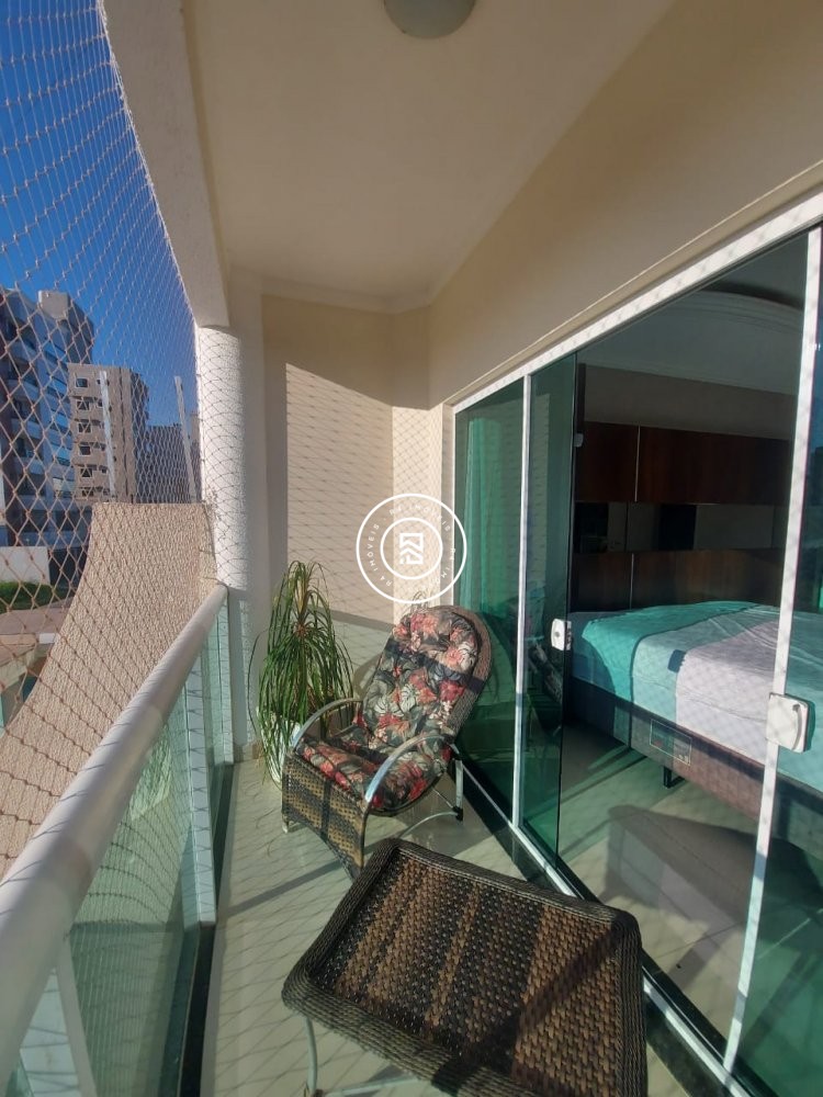 CASA COM 03 SUTES, MOBILIADA E DECORADA