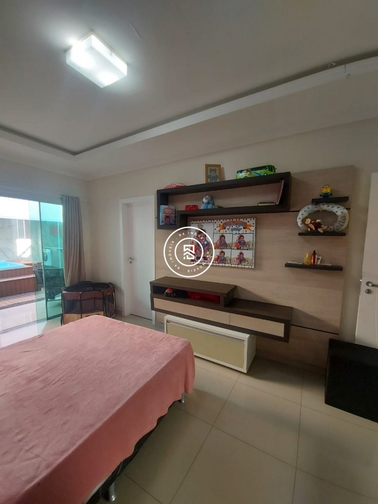 CASA COM 03 SUTES, MOBILIADA E DECORADA