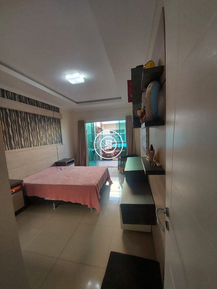 CASA COM 03 SUTES, MOBILIADA E DECORADA