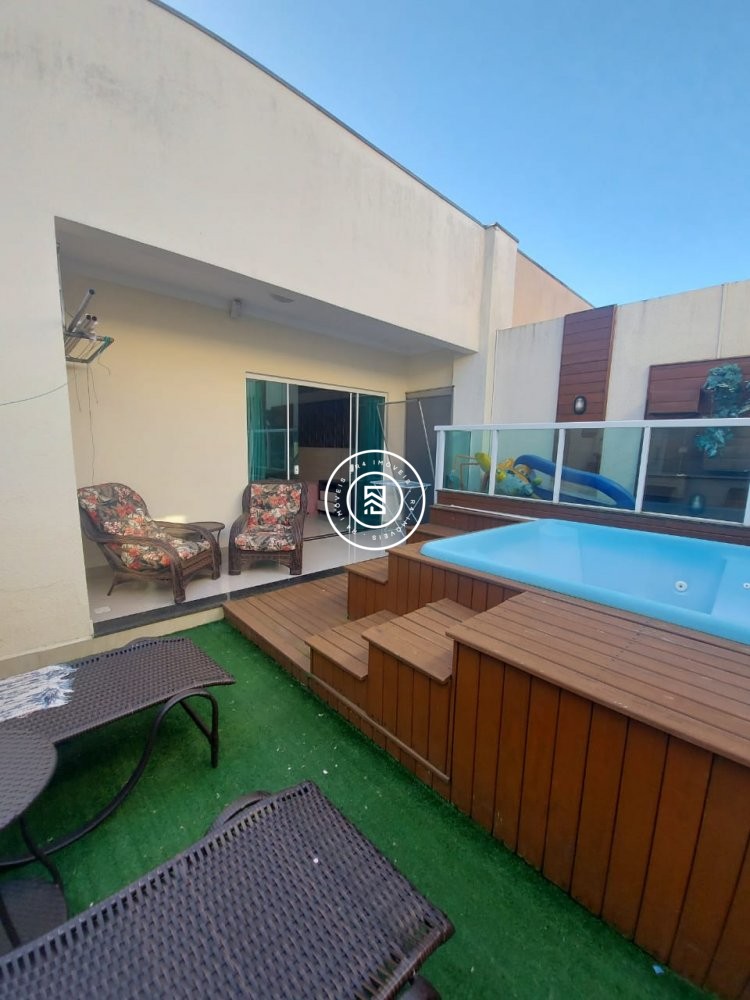 CASA COM 03 SUTES, MOBILIADA E DECORADA