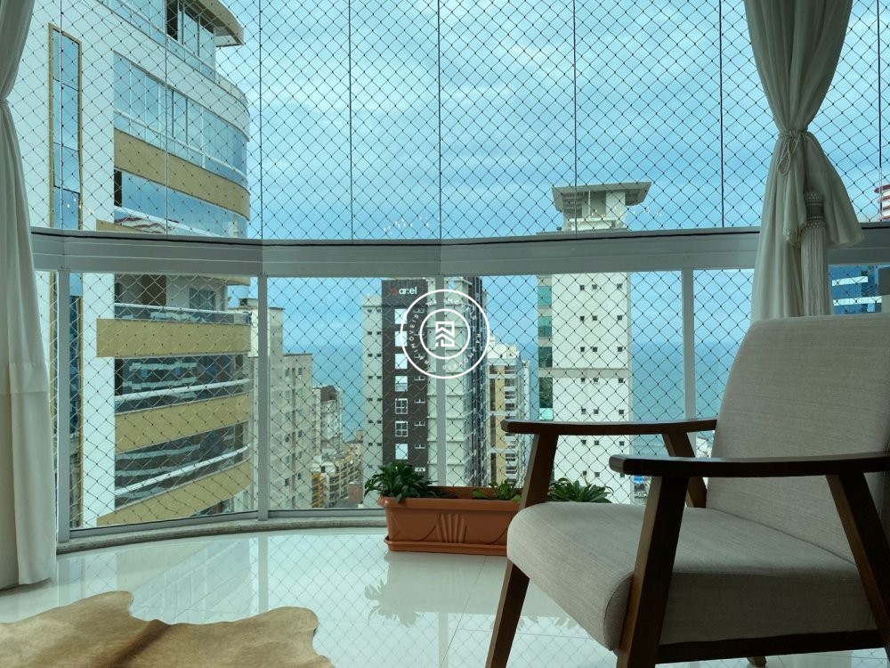 Apto mobiliado e decorado a 300m do Mar