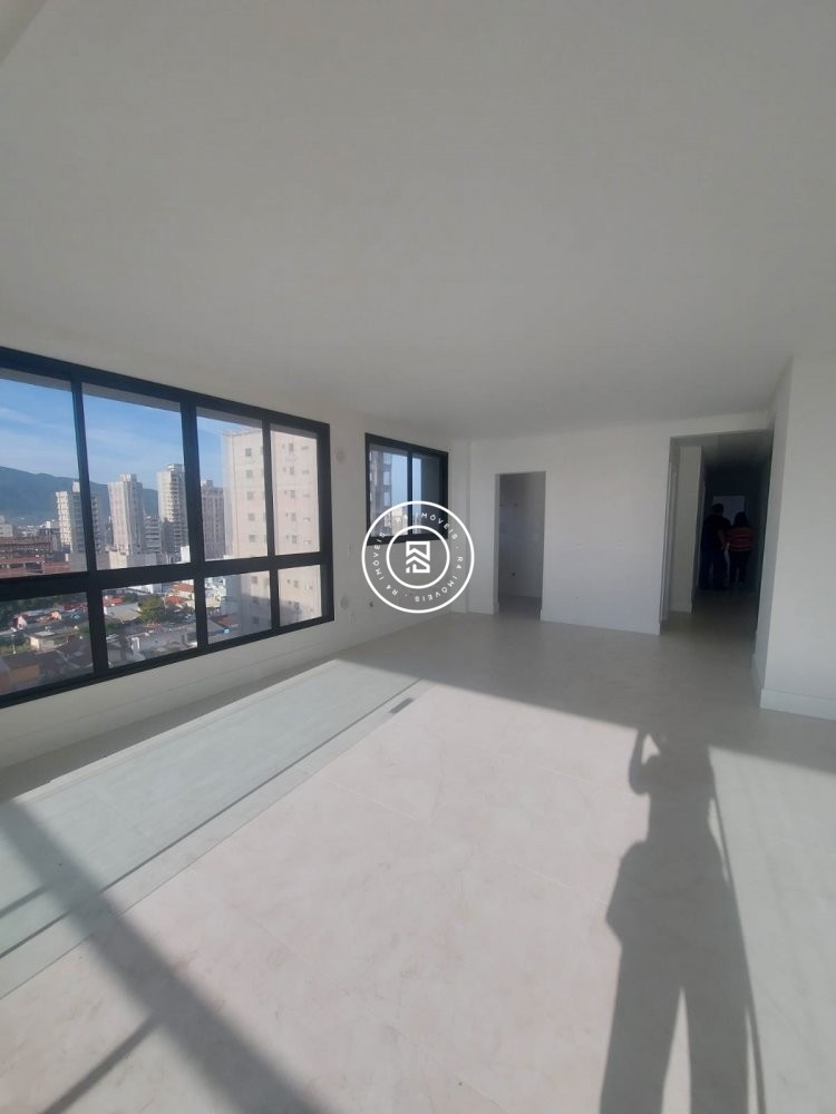 APTO NOVO NA MEIA PRAIA