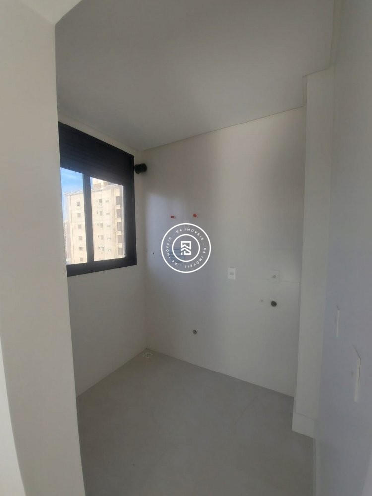 APTO NOVO NA MEIA PRAIA