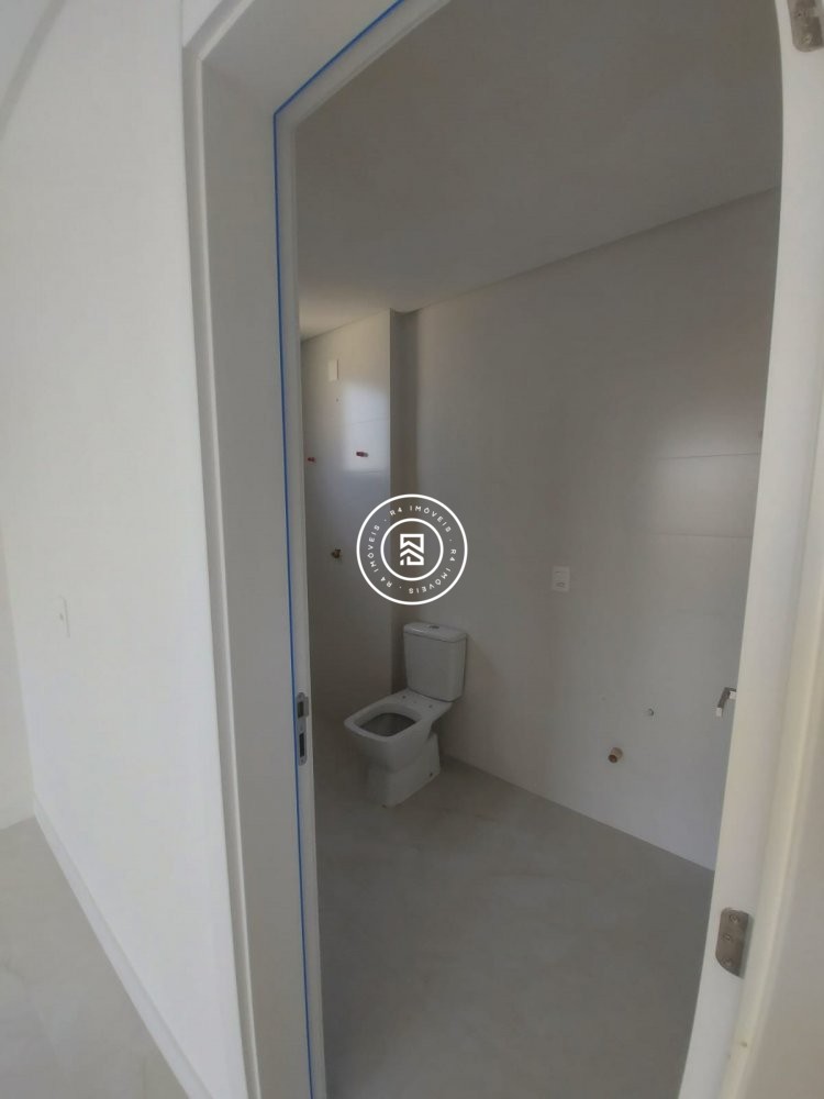 APTO NOVO NA MEIA PRAIA