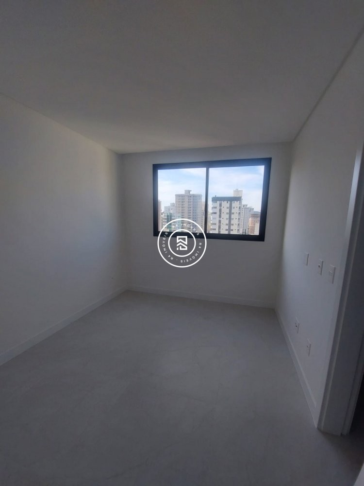 APTO NOVO NA MEIA PRAIA