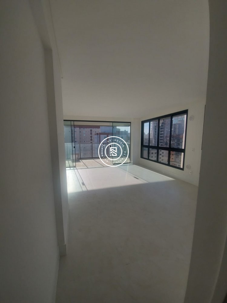 APTO NOVO NA MEIA PRAIA