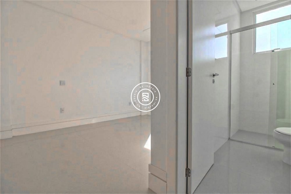 P NA AREIA COM TRS SUTES