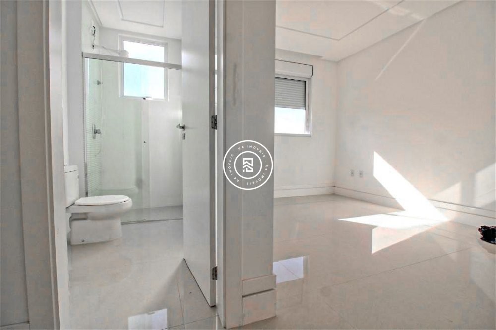 P NA AREIA COM TRS SUTES