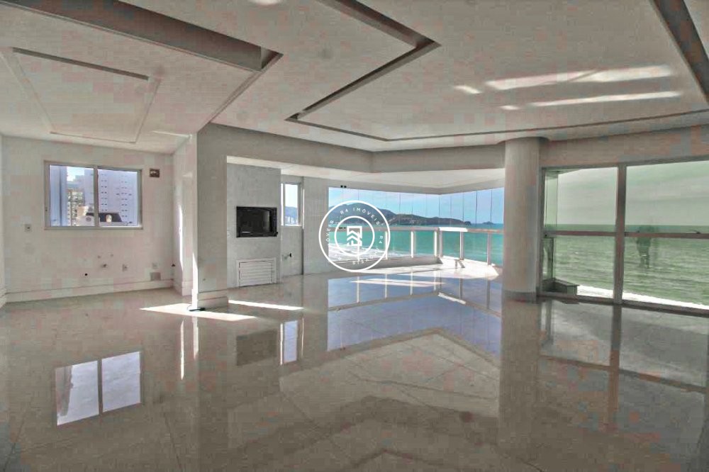 P NA AREIA COM TRS SUTES