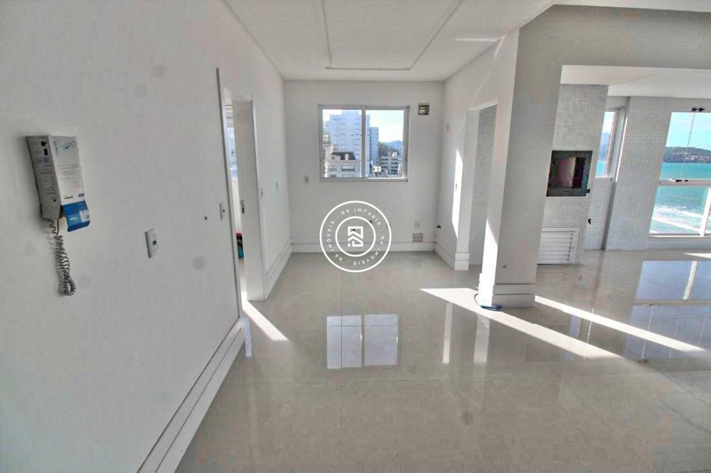 P NA AREIA COM TRS SUTES