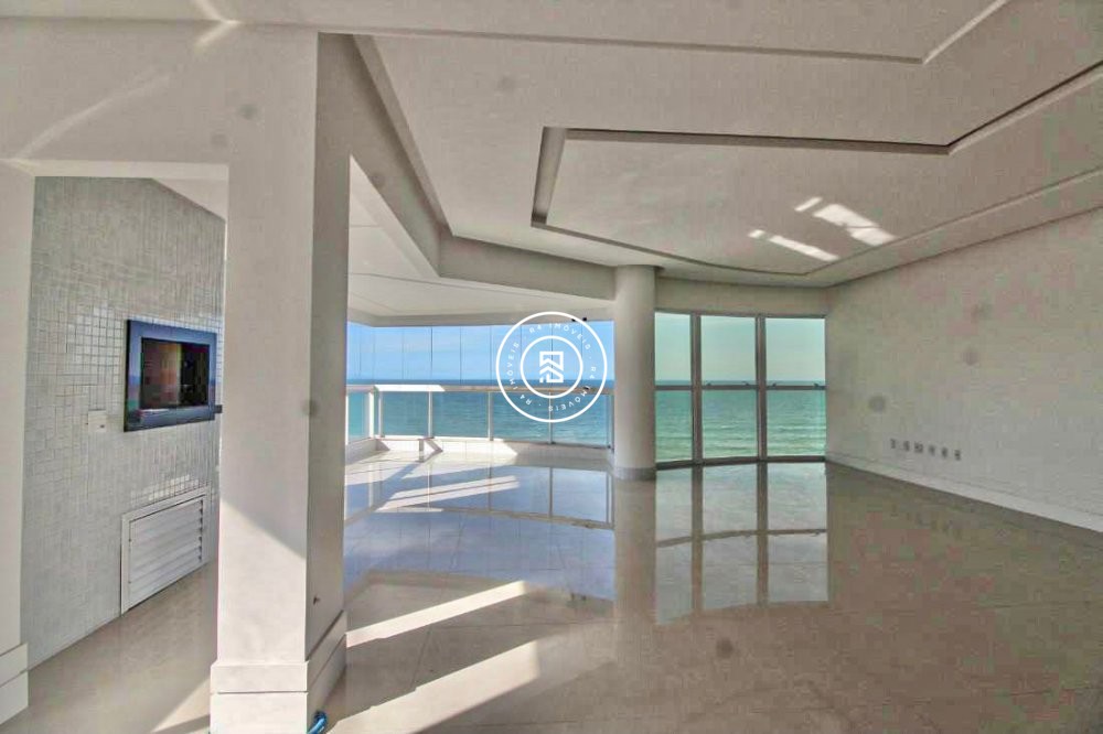 P NA AREIA COM TRS SUTES