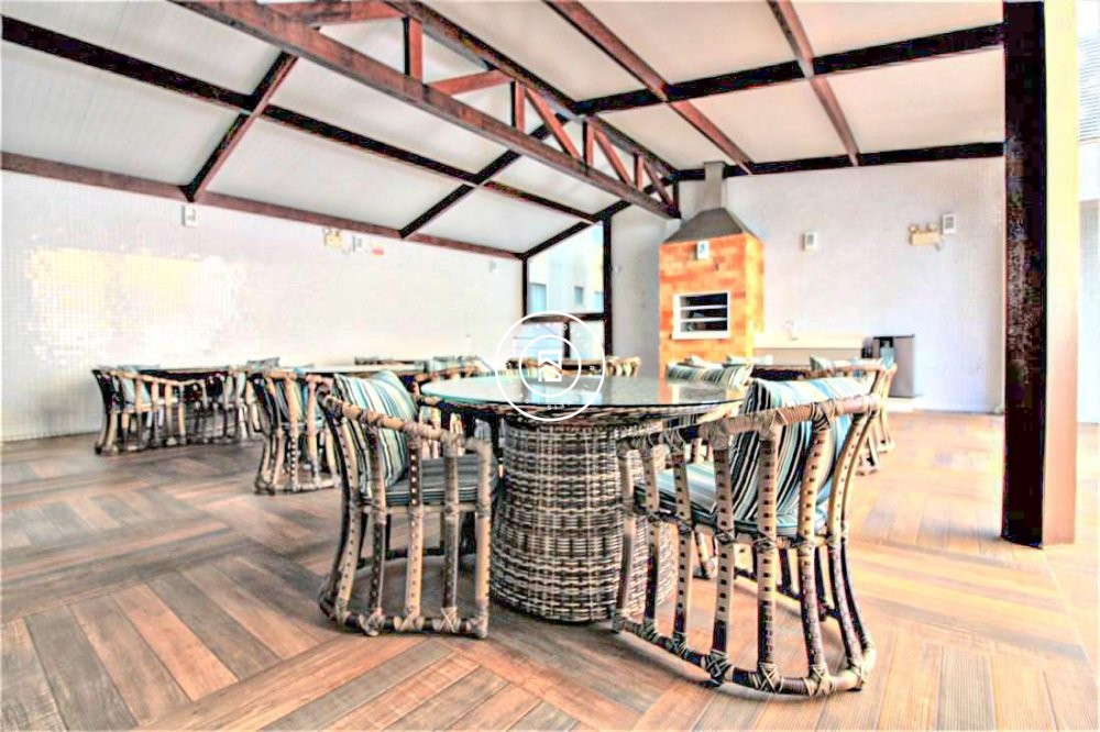 P NA AREIA COM TRS SUTES