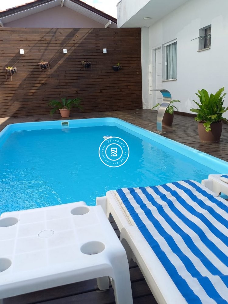 Casa 03 Sutes Mobiliada em Itapema