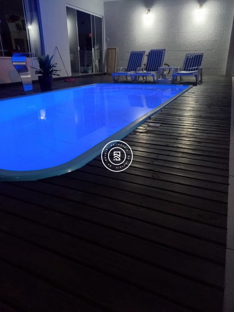 Casa 03 Sutes Mobiliada em Itapema