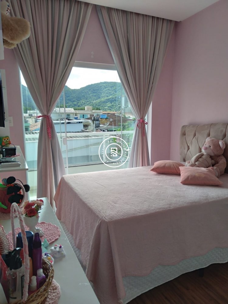 Casa 03 Sutes Mobiliada em Itapema