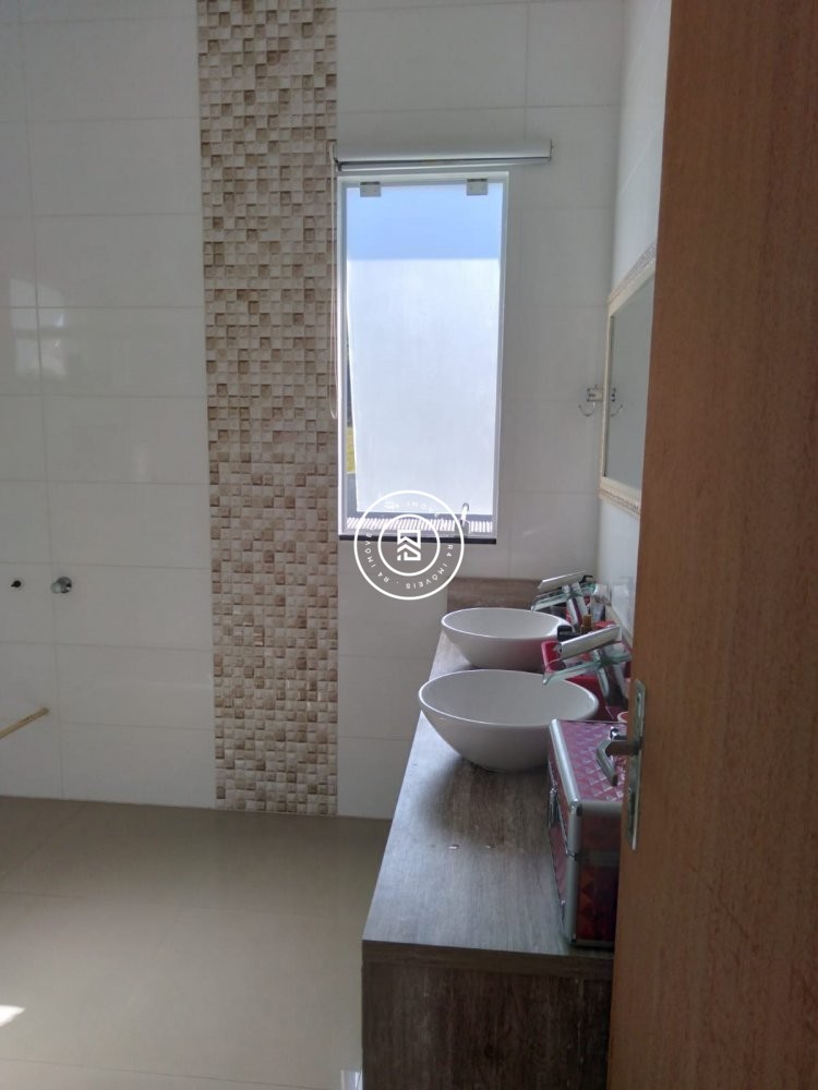 Casa 03 Sutes Mobiliada em Itapema