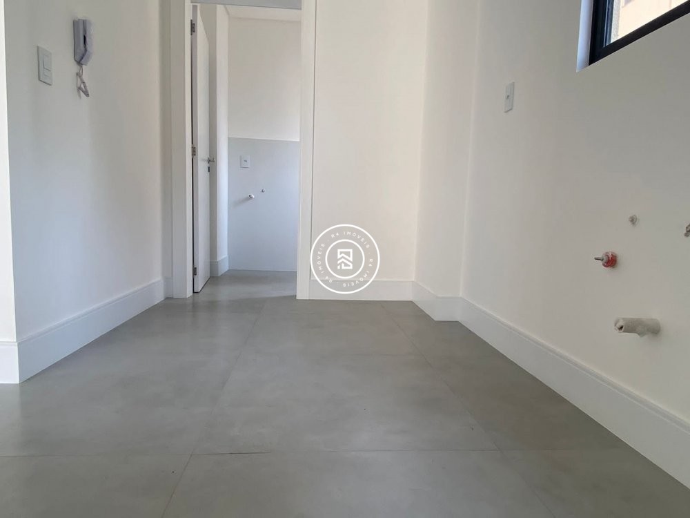 APTO NOVO NA MEIA PRAIA 