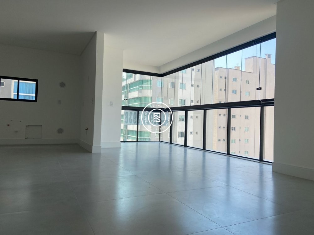 APTO NOVO NA MEIA PRAIA 