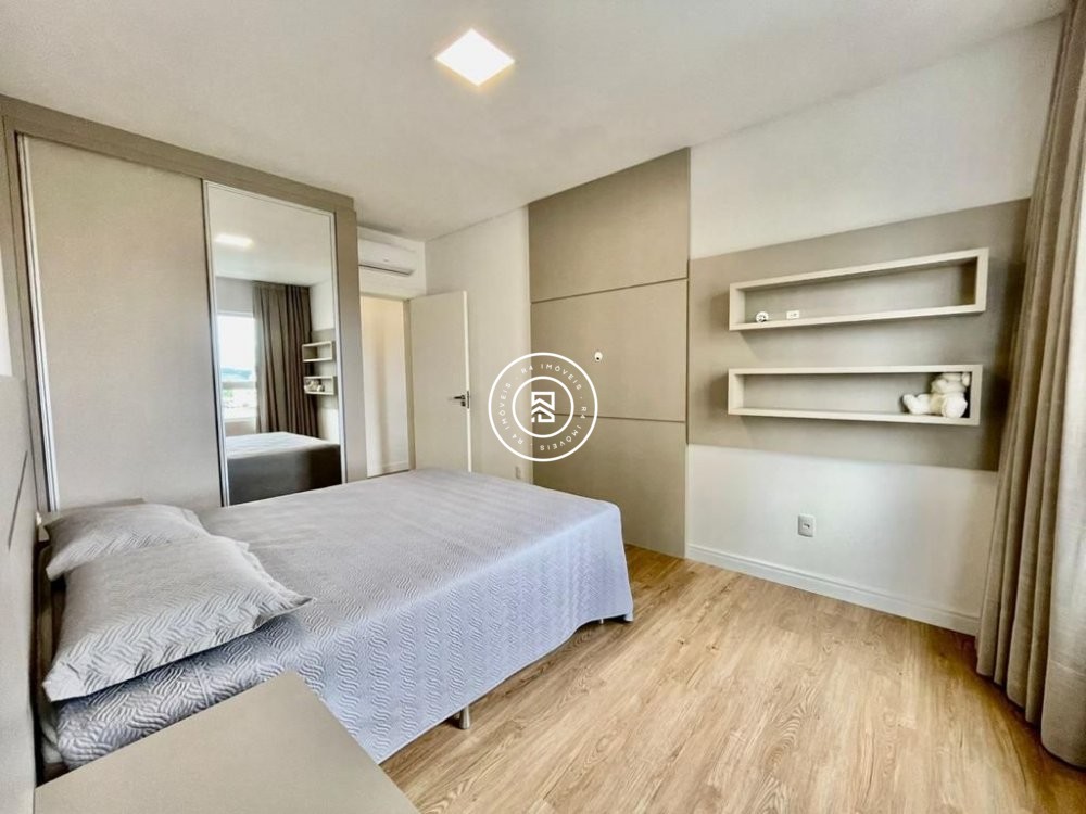 Lindo Apartamento na Meia Praia 