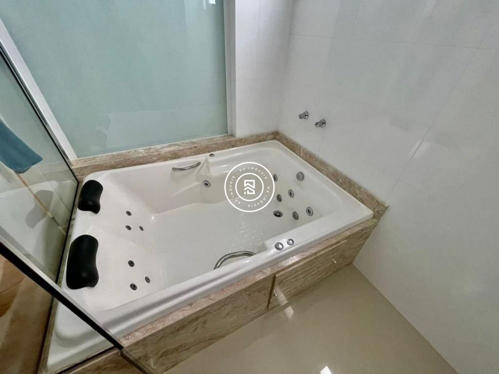 Lindo Apartamento na Meia Praia 