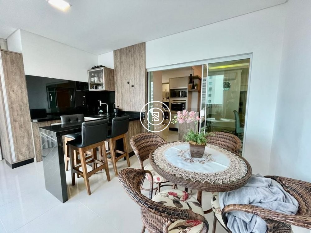 Lindo Apartamento na Meia Praia 