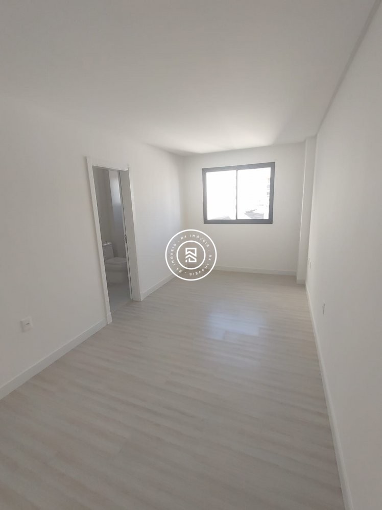 APTO NOVO NA MEIA PRAIA