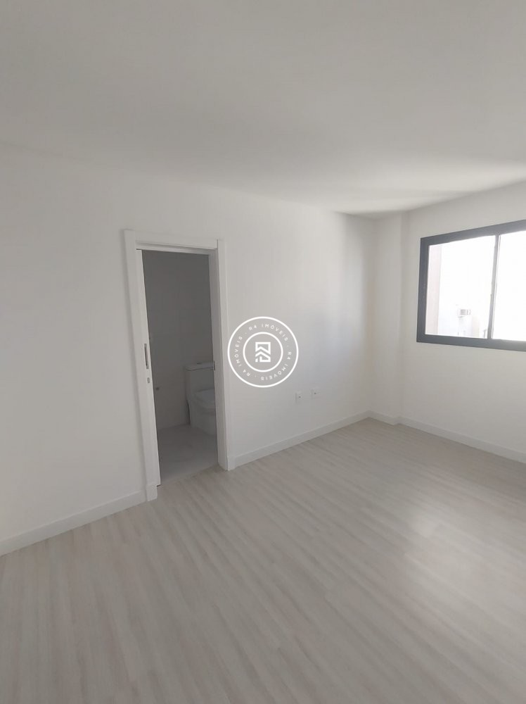 APTO NOVO NA MEIA PRAIA