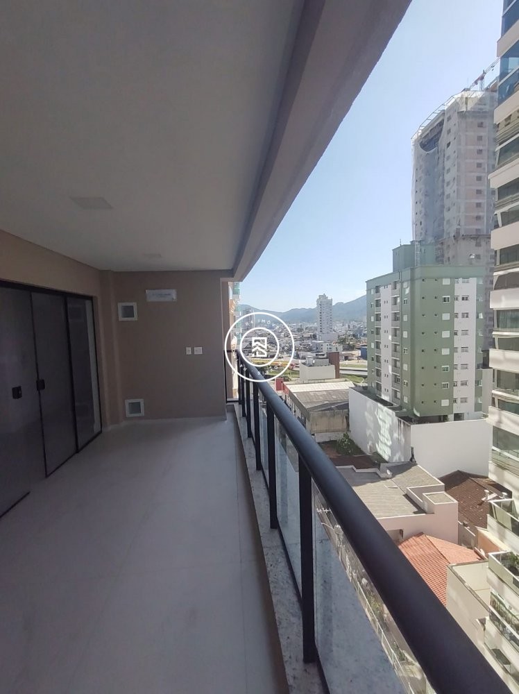 APTO NOVO NA MEIA PRAIA