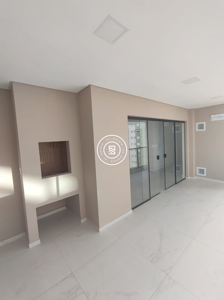 APTO NOVO NA MEIA PRAIA