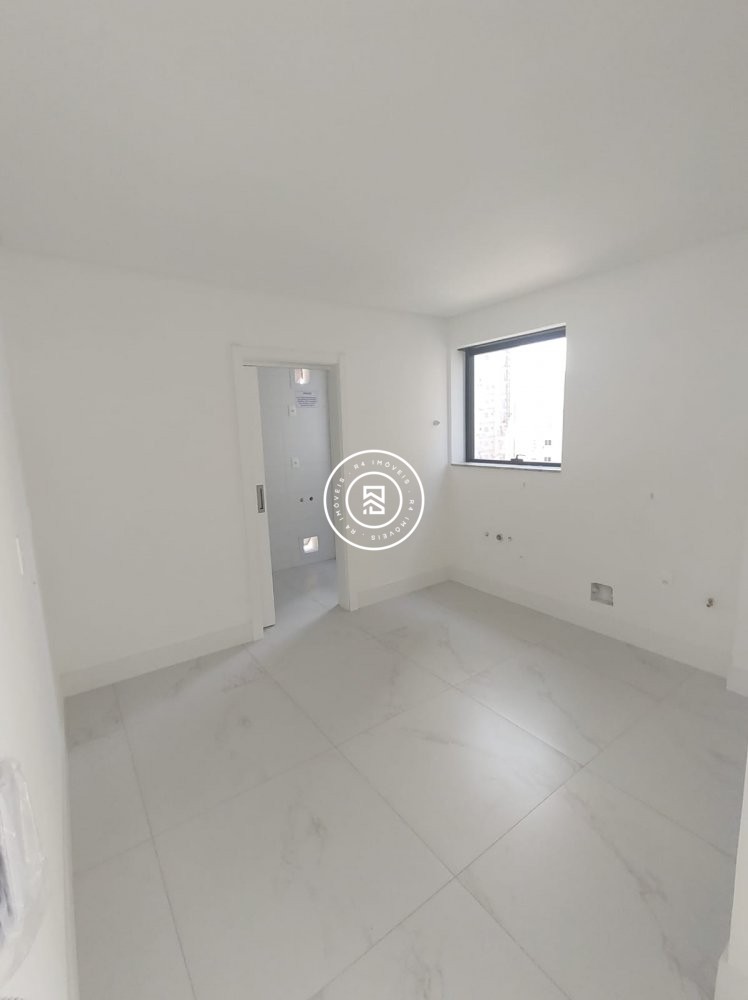 APTO NOVO NA MEIA PRAIA