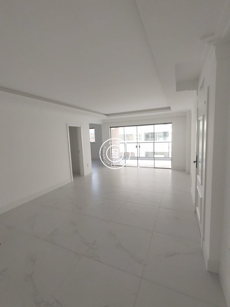 APTO NOVO NA MEIA PRAIA