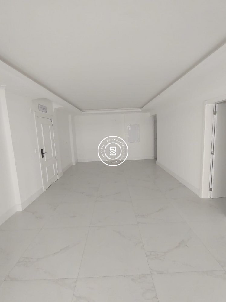 APTO NOVO NA MEIA PRAIA