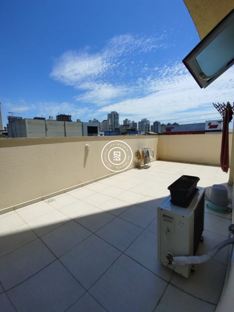 Apartamento com 03 Dormitrios no Perequ