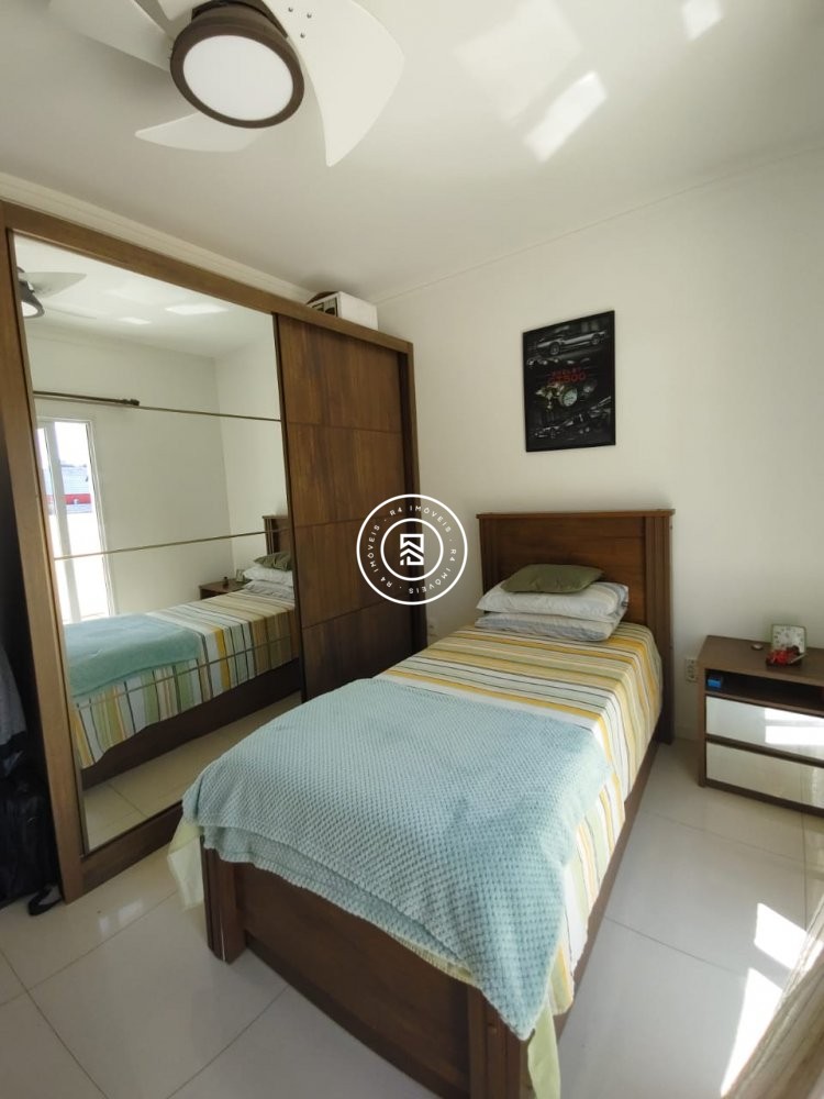 Apartamento com 03 Dormitrios no Perequ