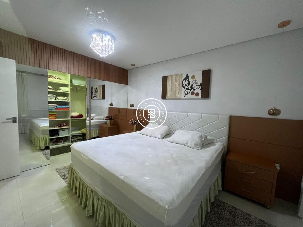 Ap. com 4 dormitrios - Meia Praia