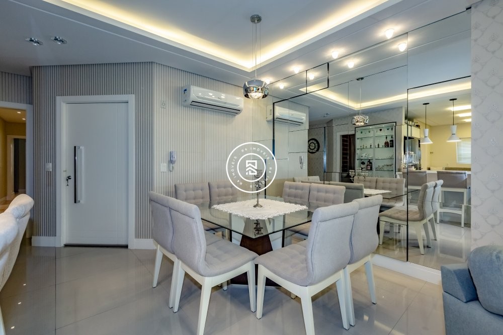 Apto Finamente Mobiliado na Quadra Mar