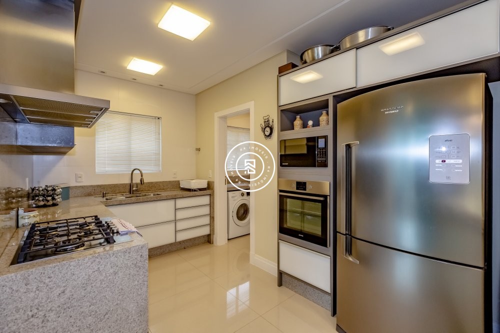 Apto Finamente Mobiliado na Quadra Mar