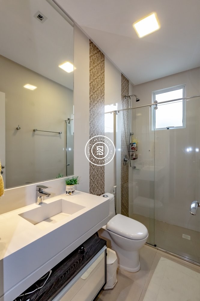 Apto Finamente Mobiliado na Quadra Mar