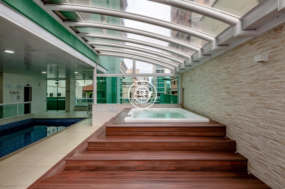 Apto Finamente Mobiliado na Quadra Mar