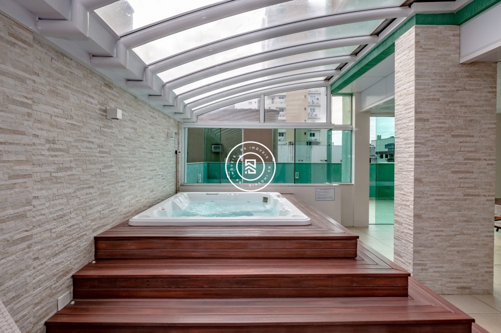 Apto Finamente Mobiliado na Quadra Mar