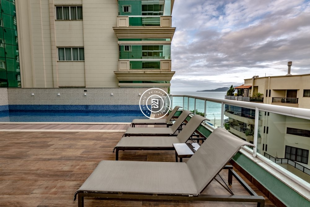 Apto Finamente Mobiliado na Quadra Mar