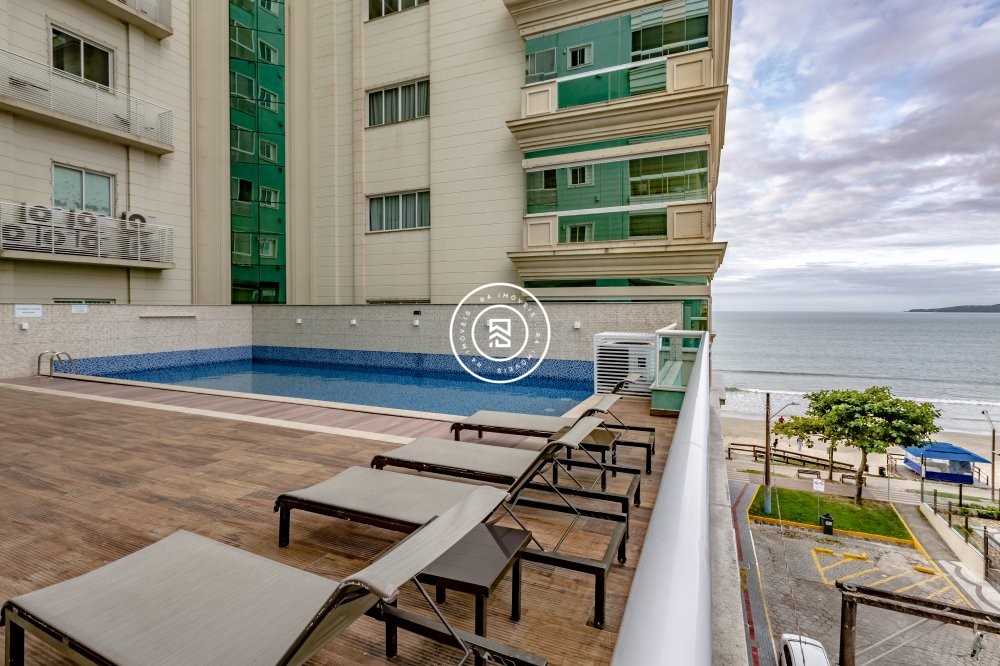 Apto Finamente Mobiliado na Quadra Mar