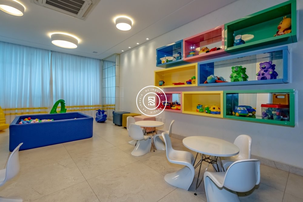 Apto Finamente Mobiliado na Quadra Mar