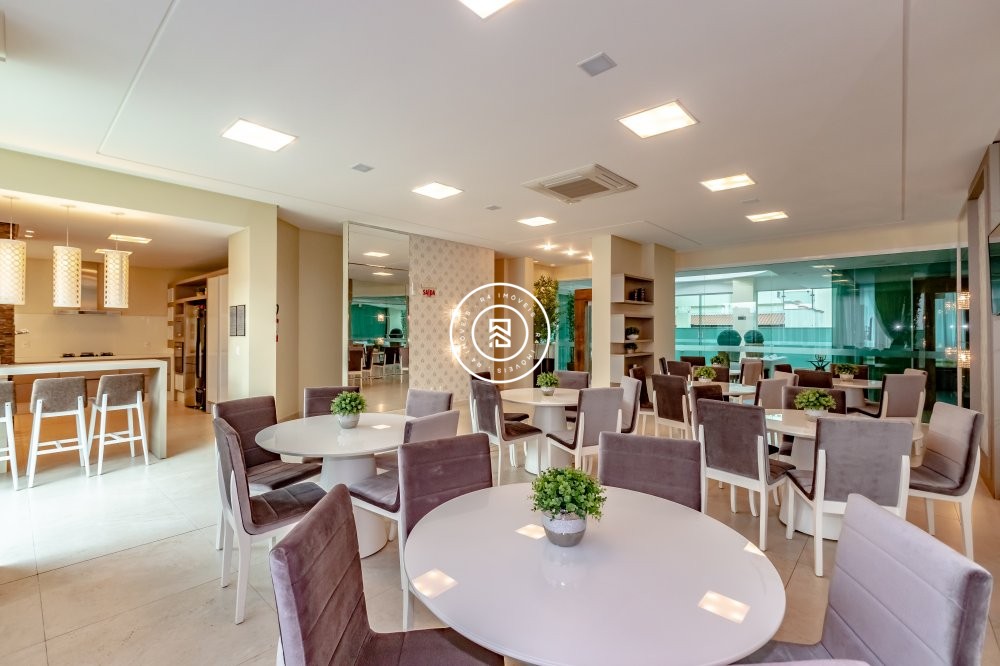 Apto Finamente Mobiliado na Quadra Mar