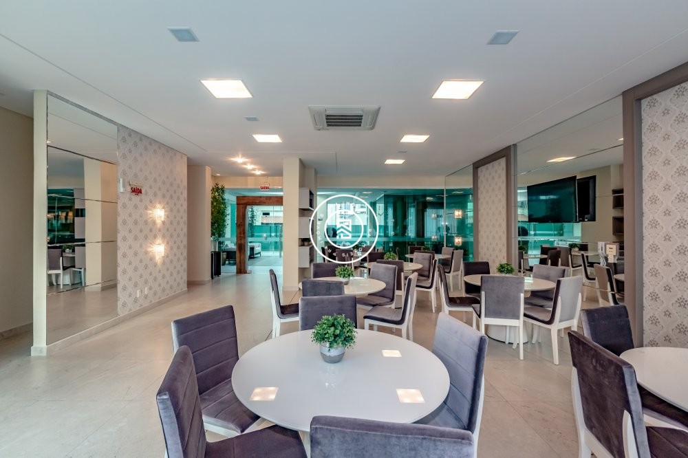 Apto Finamente Mobiliado na Quadra Mar