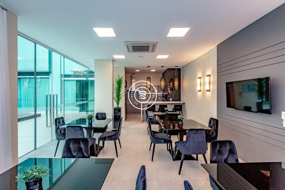 Apto Finamente Mobiliado na Quadra Mar