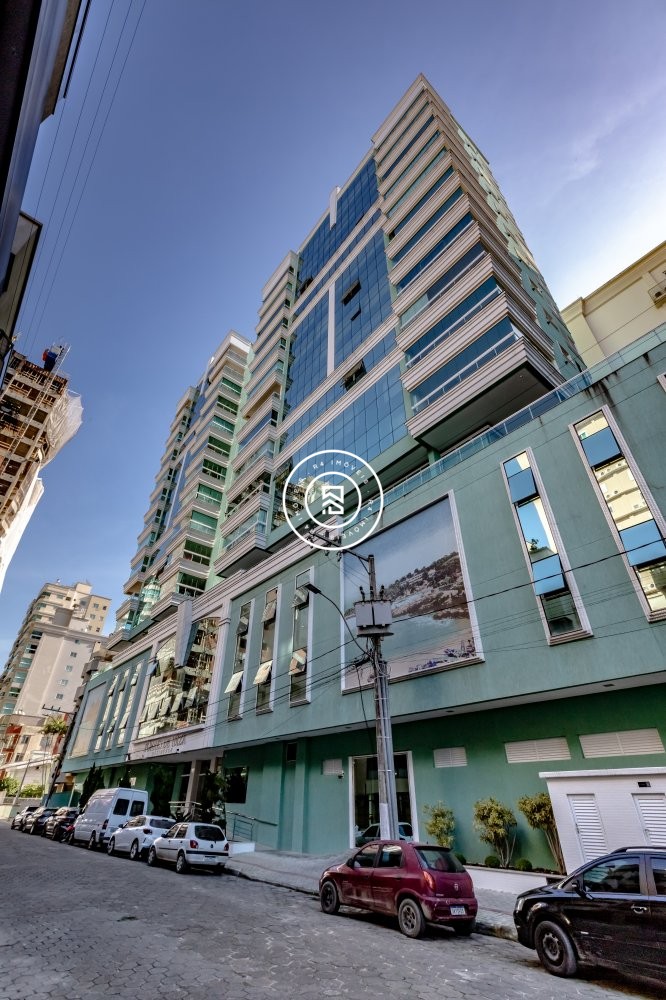 Apto Finamente Mobiliado na Quadra Mar