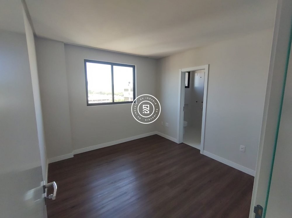 03 sutes novo em Itapema